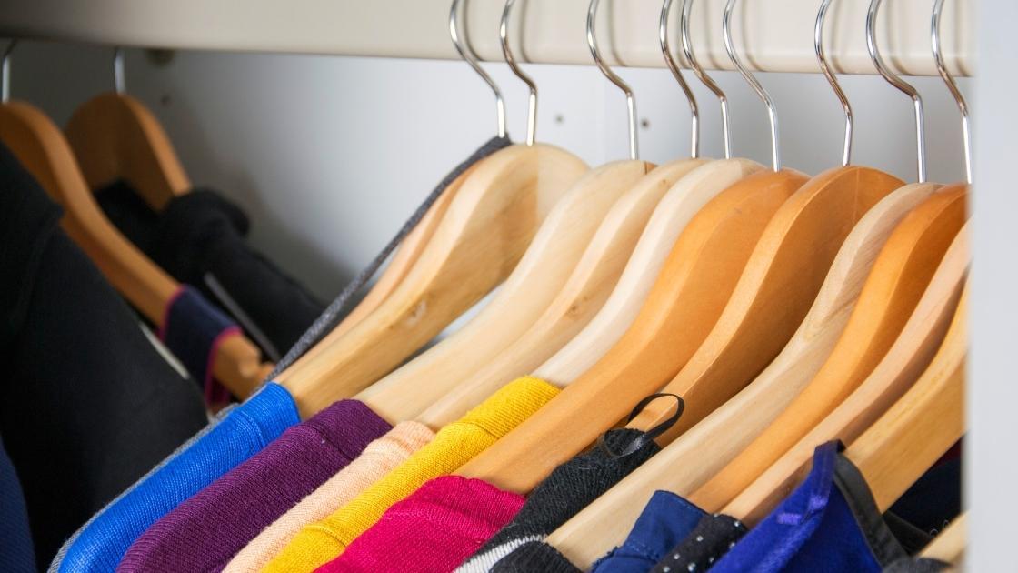 decluttering armadio e organizzazione