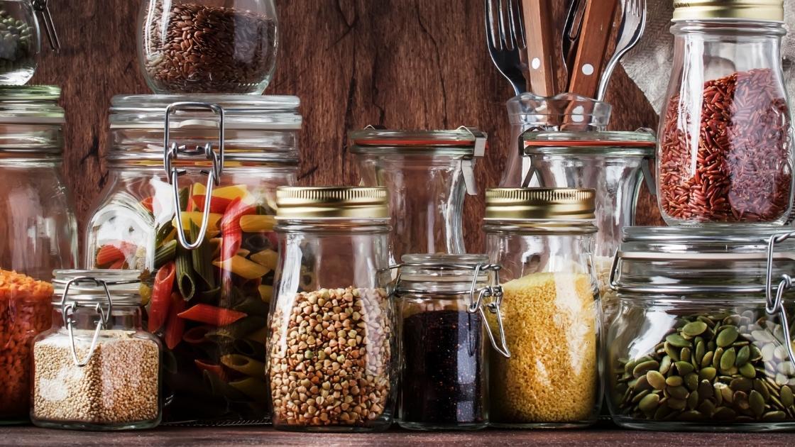 Alimentazione sostenibile: cosa tenere in dispensa